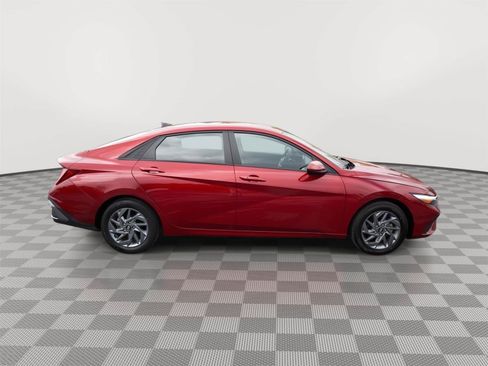 Used 2024 Hyundai Elantra SEL FWD image 4