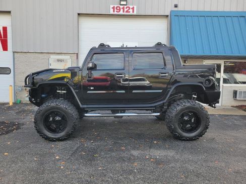 Used 2005 HUMMER H2 SUT w/ Preferred Equipment Group AWD/4WD image 2
