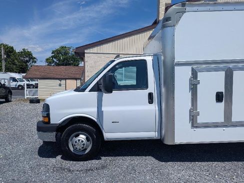 Used 2022 Chevrolet Express 3500 w/ Power Convenience Package RWD image 2
