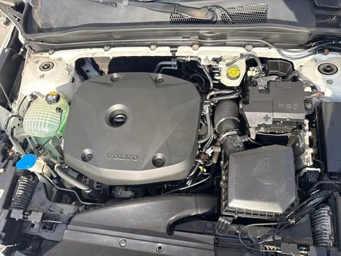 Used 2019 Volvo XC40 T5 Momentum image 28