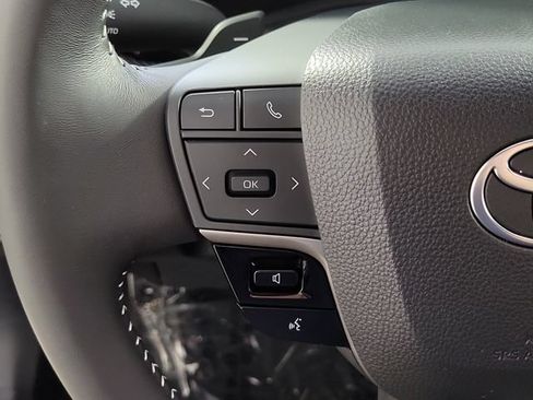 Used 2025 Toyota Camry SE w/ Convenience Package FWD image 24