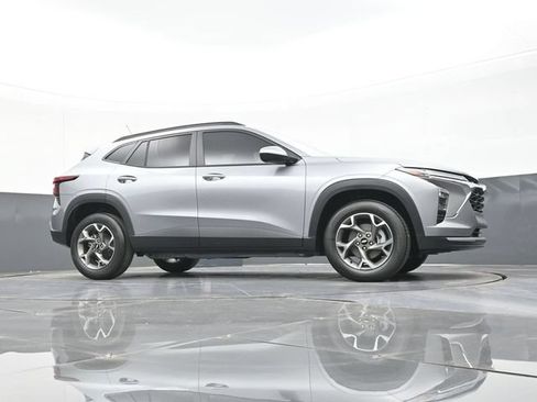 New 2026 Chevrolet Trax LT w/ Driver Confidence Package FWD image 43