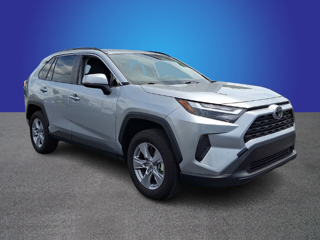 Used 2025 Toyota RAV4 XLE AWD/4WD image 3