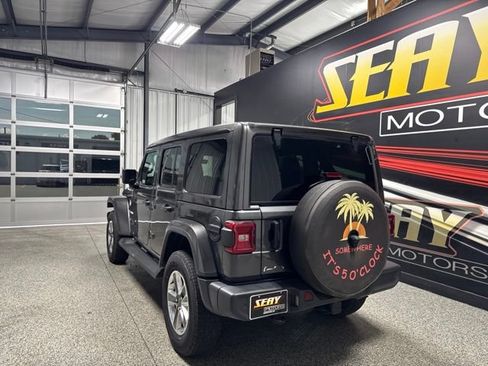 Used 2022 Jeep Wrangler Unlimited Sahara w/ LED Lighting Group AWD/4WD image 13