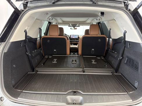 Used 2026 Nissan Pathfinder Platinum image 17