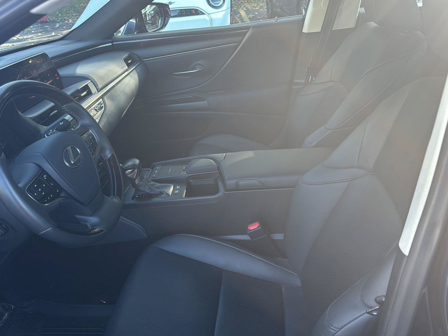 Used 2020 Lexus ES 300h w/ Premium Package FWD image 9
