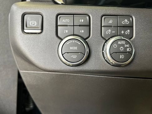 Used 2026 GMC Sierra 1500 SLT AWD/4WD image 26