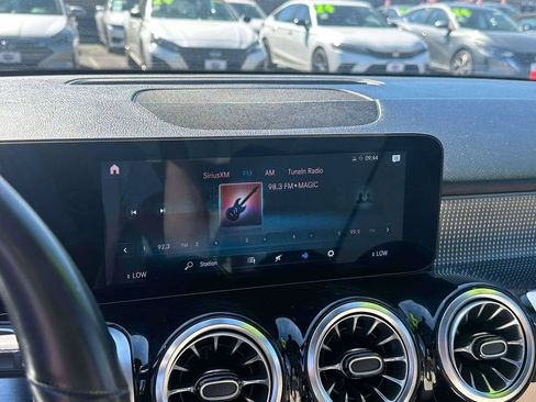 Used 2022 Mercedes-Benz GLB 250 4MATIC image 28