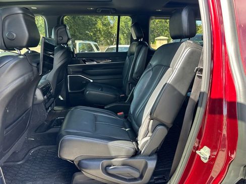 Used 2022 Jeep Wagoneer Series II w/ Premium Group I AWD/4WD image 13