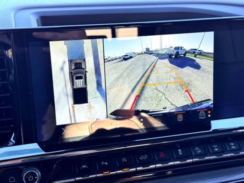 Used 2025 Chevrolet Silverado 1500 ZR2 w/ Technology Package image 32