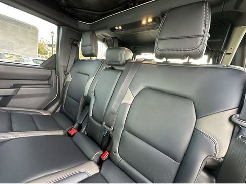 New 2025 Ford Bronco Outer Banks w/ Sasquatch Package image 13