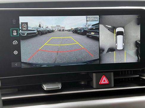 Used 2025 Kia Carnival SX Prestige image 33