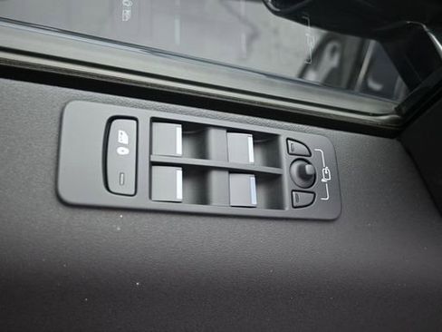 Used 2025 Land Rover Discovery Sport Dynamic SE image 19