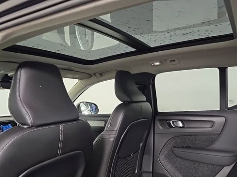 Used 2024 Volvo XC40 B5 Ultimate w/ Climate Package image 16