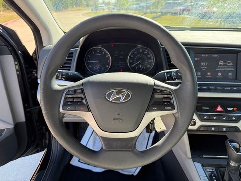 Used 2017 Hyundai Elantra SE image 15