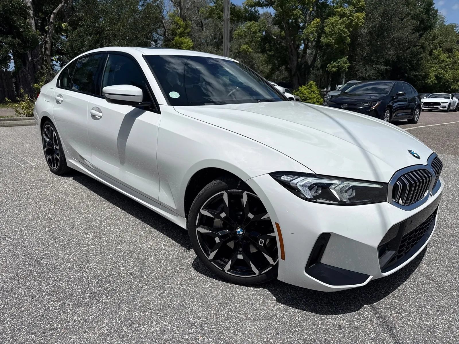 Used 2026 BMW 330i Sedan w/ M Sport Package RWD image 7