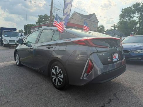 Used 2017 Toyota Prius Prime Plus w/ Carpet Mat Package FWD image 6