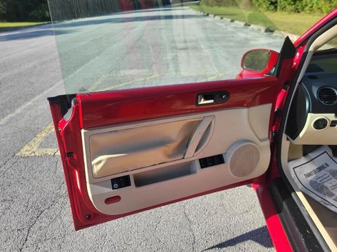 Used 2008 Volkswagen Beetle SE image 15