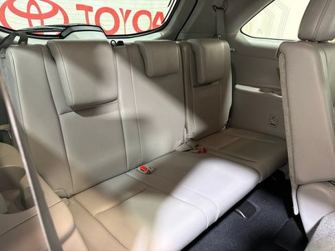 Used 2019 Toyota Highlander XLE AWD/4WD image 16