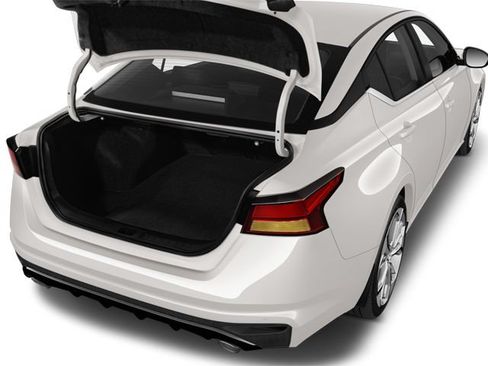 Used 2024 Nissan Altima 2.5 SR AWD/4WD image 7