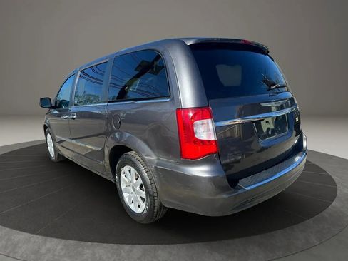 Used 2016 Chrysler Town & Country Touring w/ Driver Convenience Group image 7