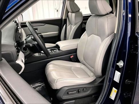Used 2025 Honda Pilot Touring image 24