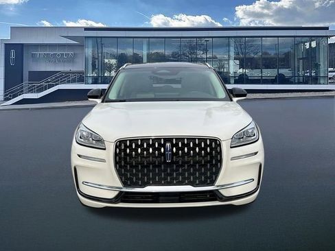 Used 2024 Lincoln Corsair Grand Touring AWD/4WD image 2