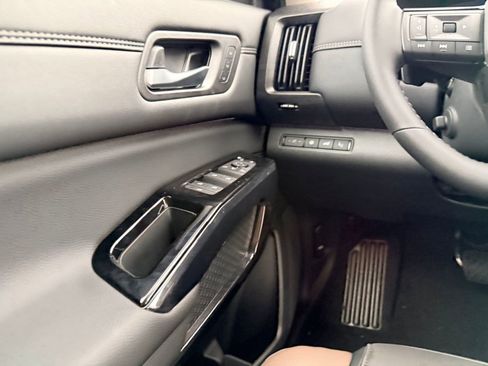 New 2026 Nissan Pathfinder Platinum image 25