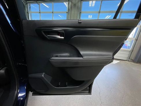 Used 2021 Toyota Highlander XLE image 24