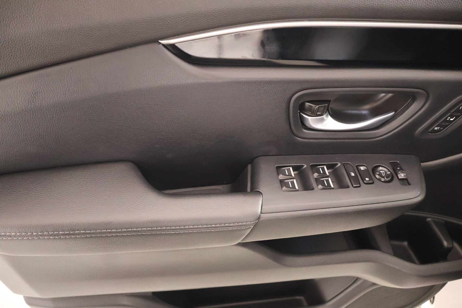 Used 2025 Honda Pilot Touring image 17