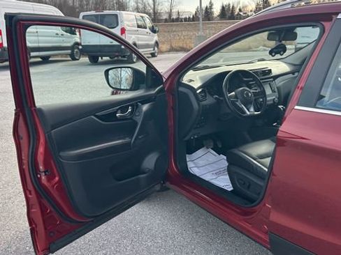 Used 2022 Nissan Rogue Sport SL image 11