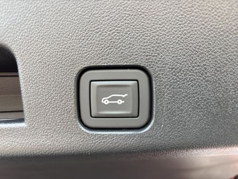 New 2026 GMC Acadia Elevation w/ Elevation Premium Package AWD/4WD image 11