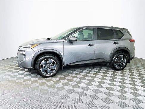 Used 2025 Nissan Rogue SV image 4