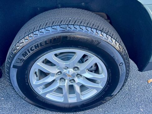 Used 2024 Chevrolet Suburban LT image 19