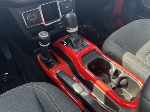 Used 2024 Jeep Wrangler Unlimited Sport AWD/4WD image 25