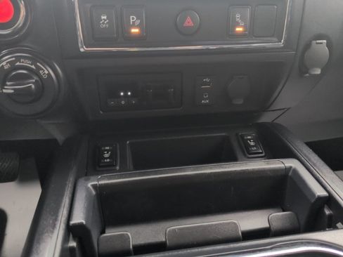 Used 2018 Nissan Titan SV w/ SV Convenience Package image 36