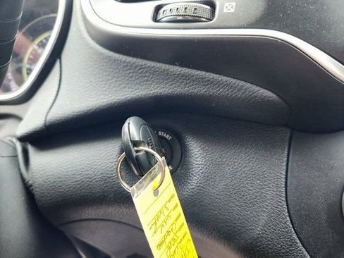 Used 2020 Jeep Cherokee Latitude w/ Quick Order Package 26F North image 15