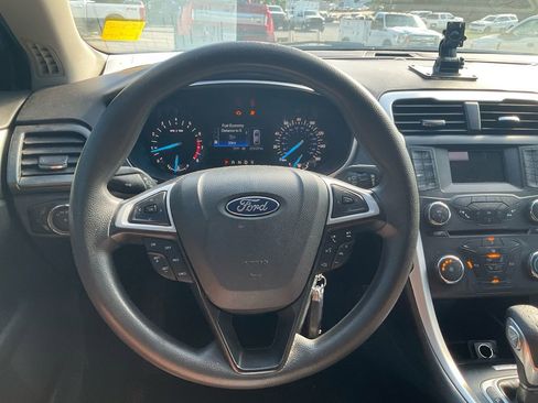 Used 2016 Ford Fusion SE FWD image 21