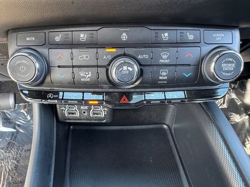 Used 2023 Dodge Durango GT AWD/4WD image 28