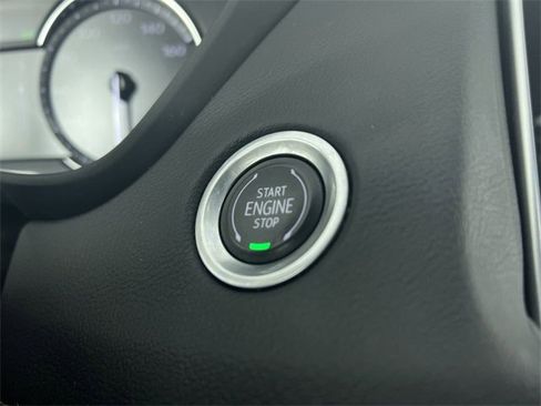 Certified 2022 Cadillac XT4 Luxury image 17