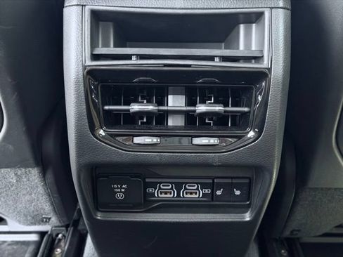 Certified 2023 Jeep Grand Cherokee Limited w/ Luxury Tech Group II AWD/4WD image 22