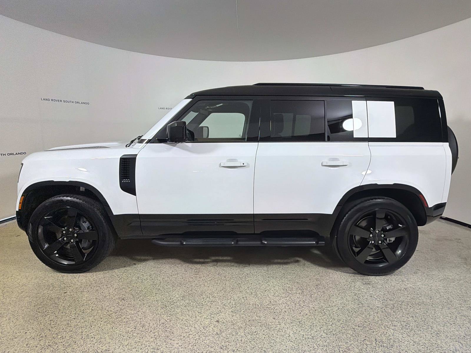 Used 2026 Land Rover Defender 110 X-Dynamic SE AWD/4WD image 2