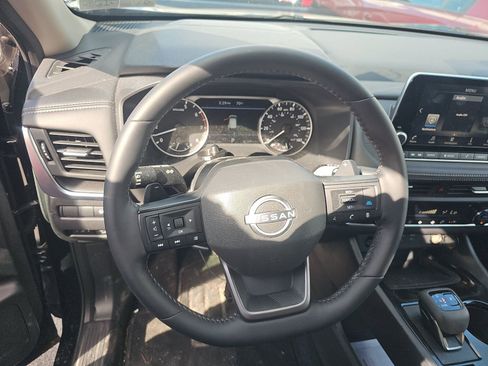 Used 2026 Nissan Rogue SV image 8