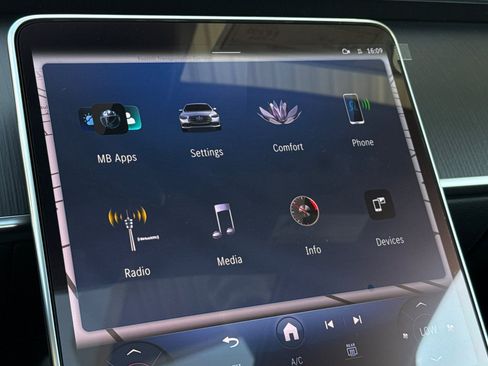 New 2025 Mercedes-Benz S 580 4MATIC Sedan image 33