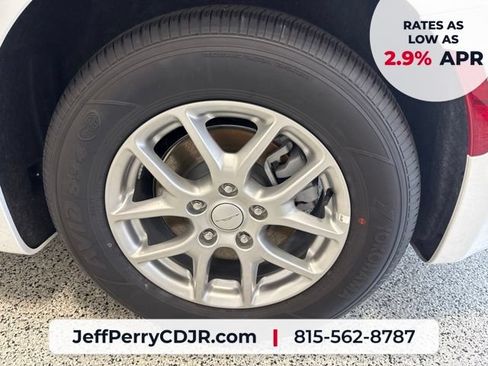 New 2027 Chrysler Pacifica Select FWD image 15