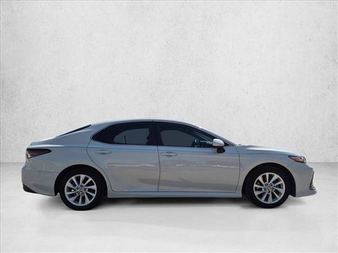 Used 2022 Toyota Camry LE FWD image 4