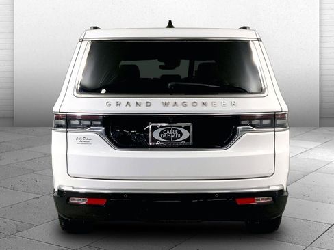Used 2025 Jeep Grand Wagoneer 4WD image 3