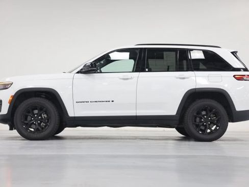 Used 2024 Jeep Grand Cherokee Altitude AWD/4WD image 8