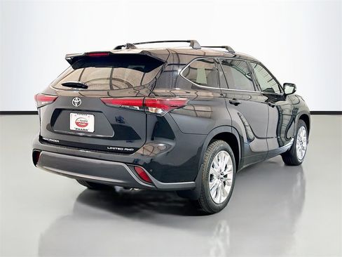 New 2025 Toyota Highlander Limited image 4