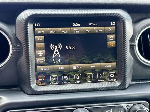Used 2022 Jeep Wrangler Unlimited Sahara AWD/4WD image 16